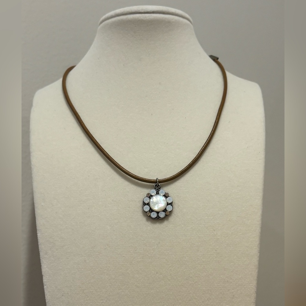 NECKLACE WITH FAUX LEATHER ROPE - Picture 2 of 3